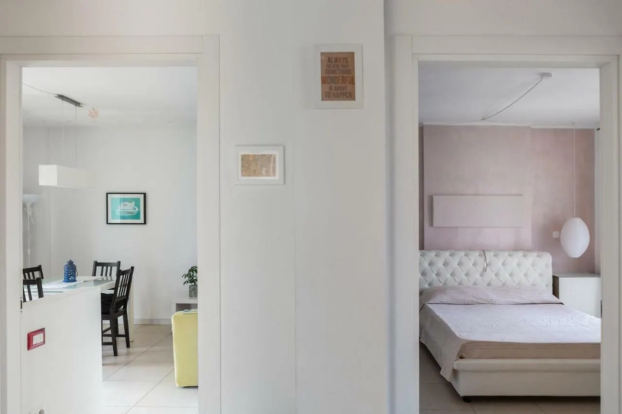 Delizioso Appartamento In Villino Indipendente Selargius 0*,